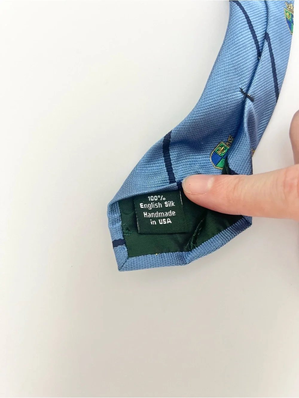 J Crew Men’s English 100% Silk Tie Blue Crest Ivy League USA Preppy Old Money